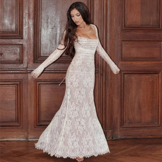 Robe longue en dentelle avec cordon de serrage et châle